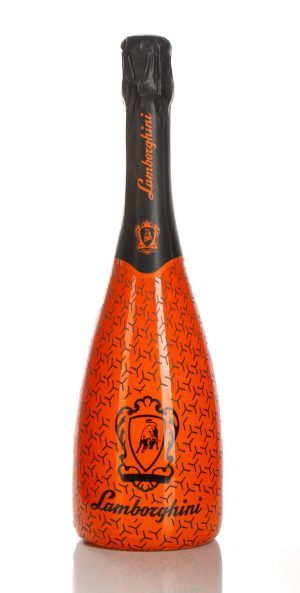 Fles Lamborghini Demi Sec Vino Spumante Orange Millesimato met goudoranje label en luxe uitstraling.