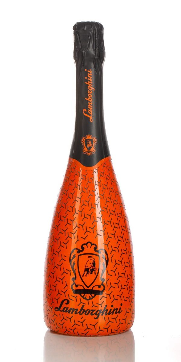 Fles Lamborghini Demi Sec Vino Spumante Orange Millesimato met goudoranje label en luxe uitstraling.
