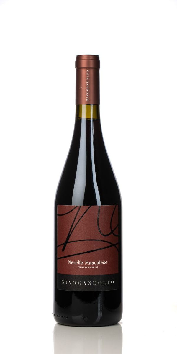 Robijnrode Nerello Mascalese wijn in glas – Siciliaanse rode wijn